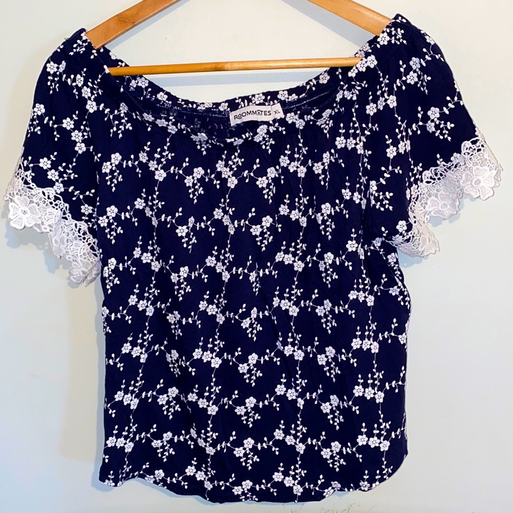 Roommates Women’s Top